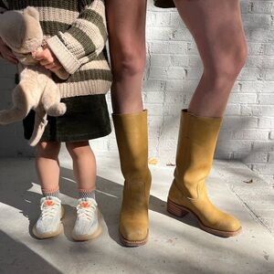 FRYE AND CO. Tan Heeled Boots